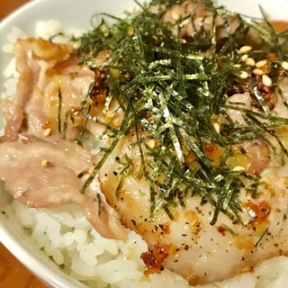 カリカリ！ネギ塩豚丼！